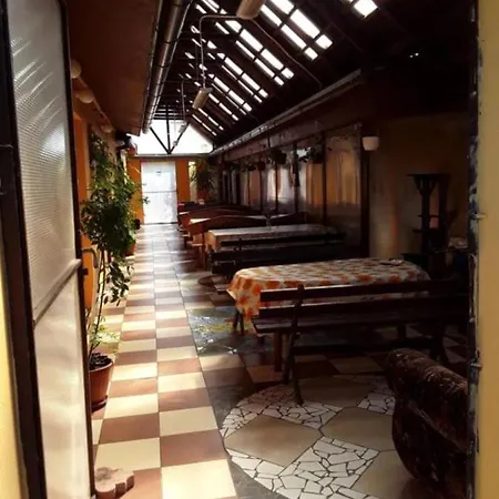 Verona Sobe *